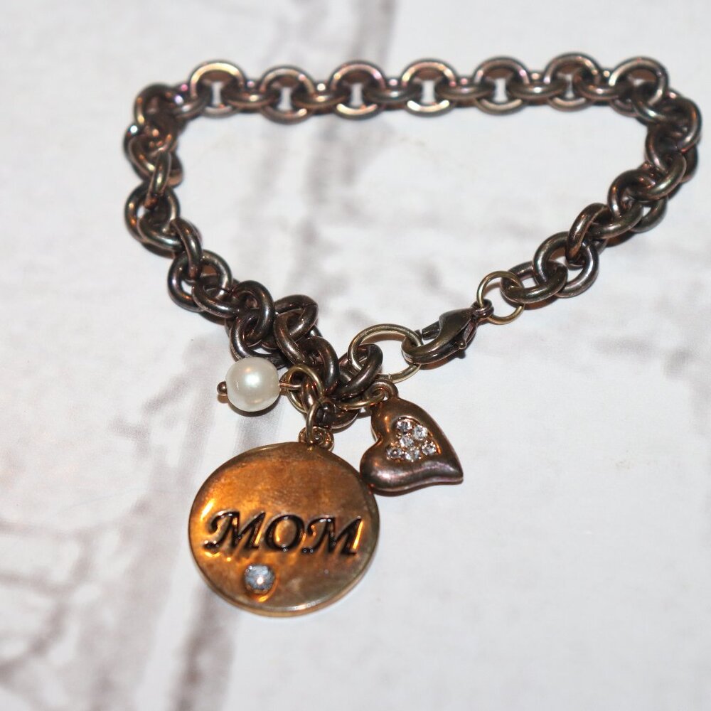 💛📿🌼 GOLD & PEARL “MOM” BRACELET · 7"